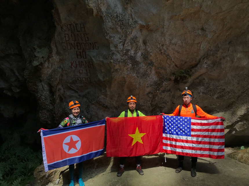 Chiêm ngưỡng hang động Sơn Đoòng  Kinh đô du lịch mạo hiểm
