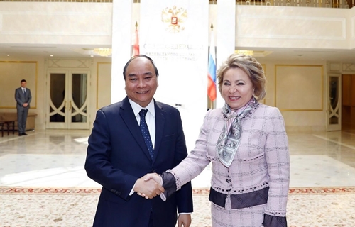 Thủ tướng Nguyễn Xuân Phúc gặp Chủ tịch Hội đồng Liên bang Nga