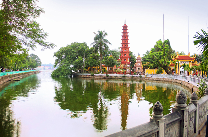 Với những hình ảnh chùa Phật giáo Việt Nam, bạn sẽ được đưa đến một thế giới tâm linh đầy sắc màu và nét đẹp truyền thống. Với kiến trúc và phong cách riêng của mình, các chùa mang đến cho bạn những giây phút trầm lắng và tĩnh tâm trong cuộc sống bộn bề.