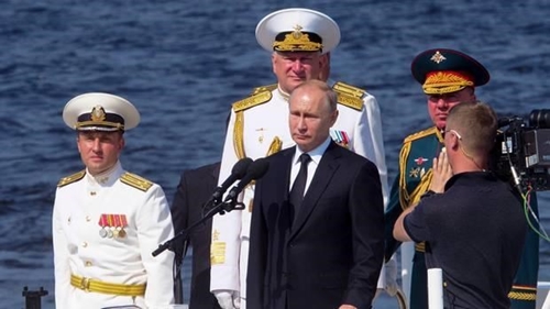 Tổng thống Putin tham dự cuộc duyệt binh Hải quân Nga