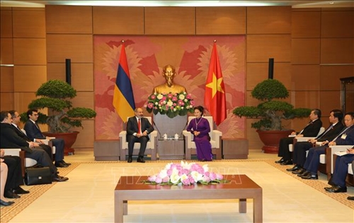Chủ tịch Quốc hội Nguyễn Thị Kim Ngân hội kiến Thủ tướng Cộng hòa Armenia