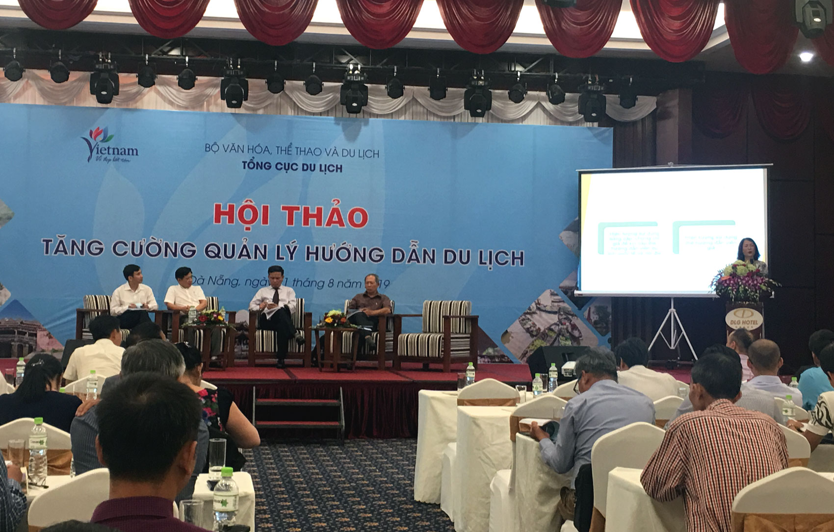 Hướng Dẫn Viên Du Lịch Việt Nam Vừa Thiếu Vừa Yếu