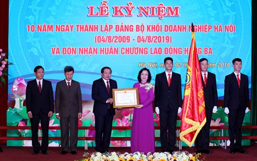 Đảng bộ Khối Doanh nghiệp Hà Nội đón nhận Huân chương Lao động hạng Ba