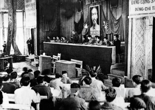 Đại hội đại biểu lần thứ nhất Đảng Cộng sản Đông Dương thông qua Điều lệ Đảng Cộng sản Đông Dương