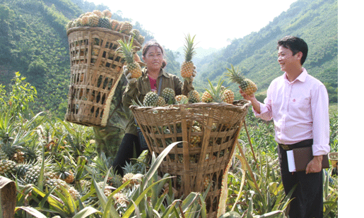 Cán bộ làm trước để đồng bào làm theo