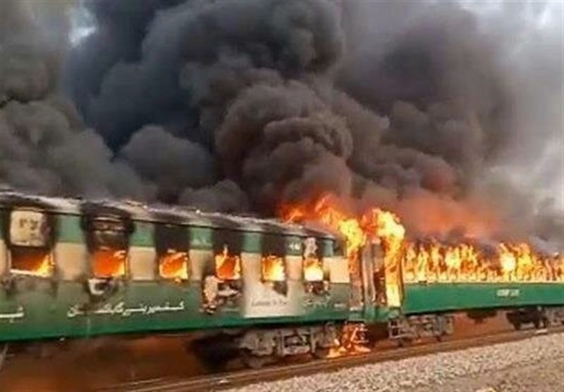Cháy tàu hỏa tại Pakistan, ít nhất 65 người thiệt mạng
