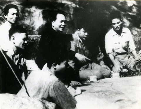Đồng chí Võ Nguyên Giáp đọc Nhật lệnh trong lễ mừng chiến thắng Điện Biên Phủ