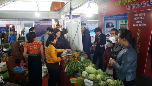 400 gian hàng tham gia Hội chợ thương mại du lịch quốc tế Việt - Trung