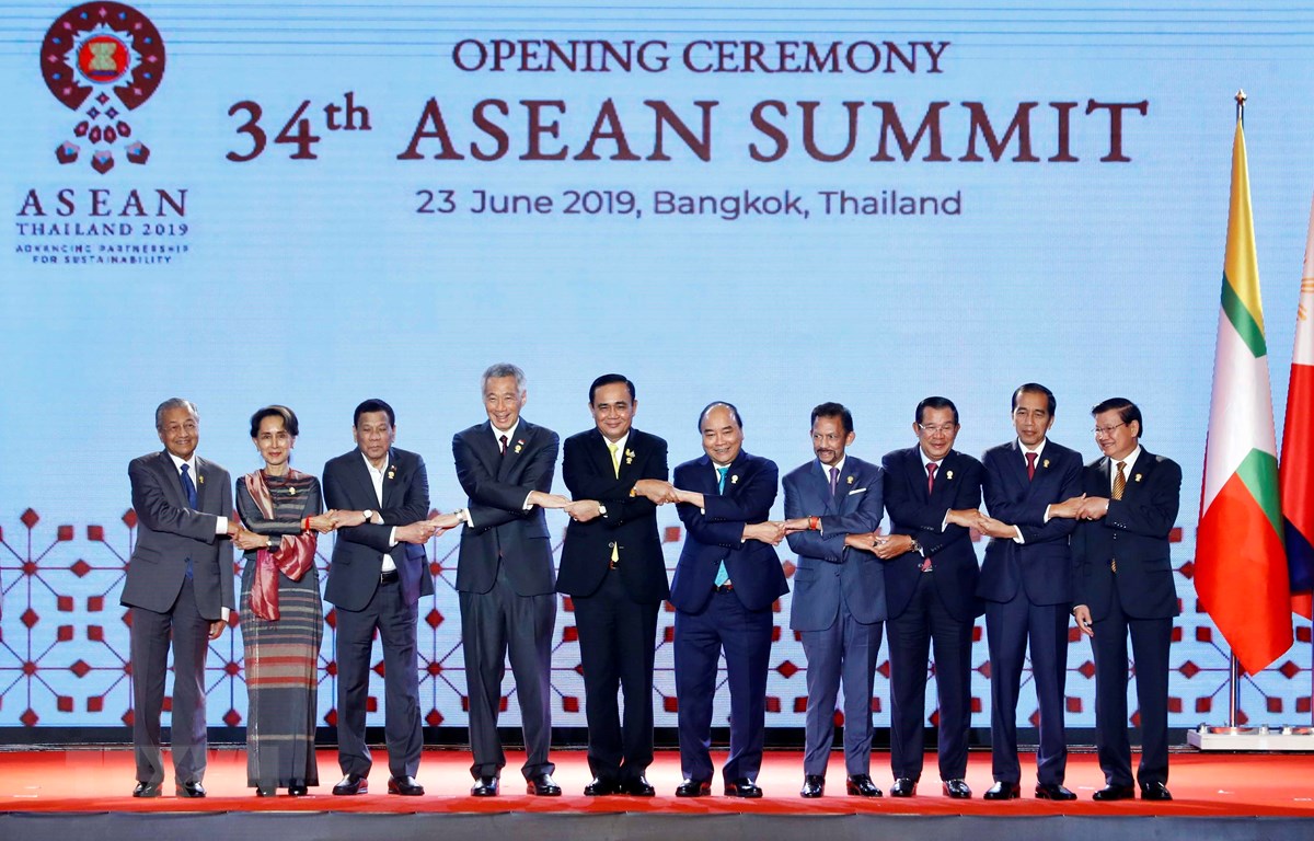 Cộng đồng ASEAN Gắn kết để vững bước