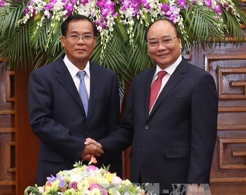 PM urges ministries of Vietnam, Laos to foster economic links