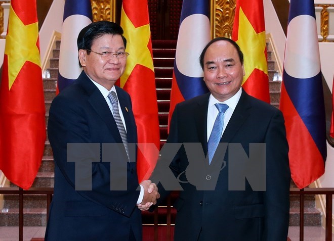 Vietnamese, Lao Prime Ministers hold talks in Hanoi