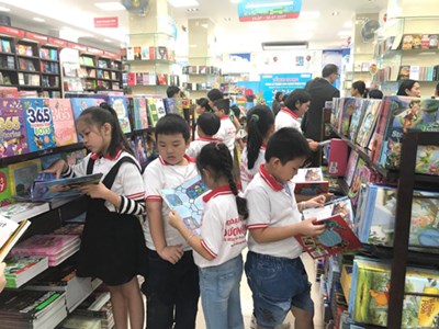 Over 20,000 copies of children book on display in HCM city