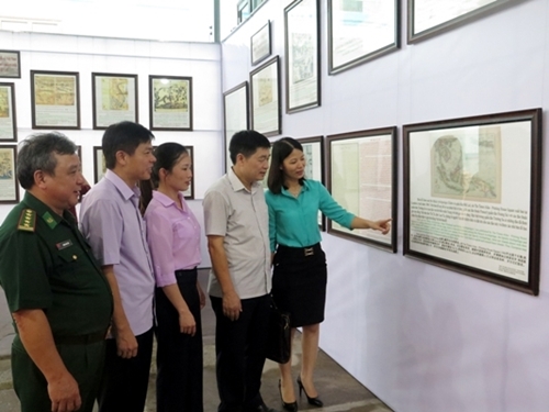 Exhibition on Hoang Sa and Truong Sa in Nam Dinh province