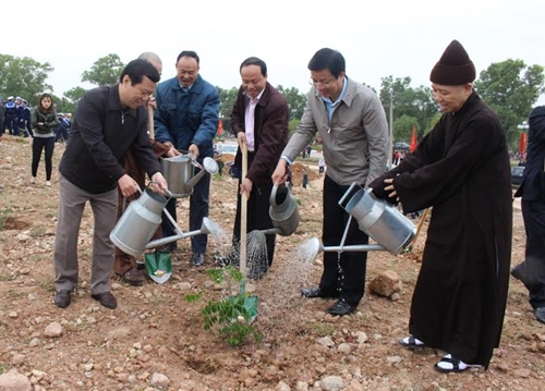 Quang Ninh plants trees in eternal gratitude to Uncle Ho