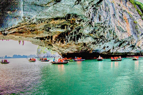 Quang Ninh strengthens communication on 2018 National Tourism Year