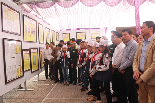 Exhibition on Hoang Sa and Truong Sa in northern Hoa Binh province