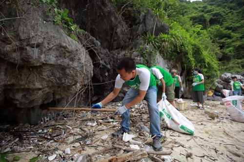 Over 700 kilograms of waste collected on Ha Long bay