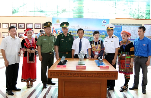 Exhibition on sea, islands and navy soldiers in Lao Cai province