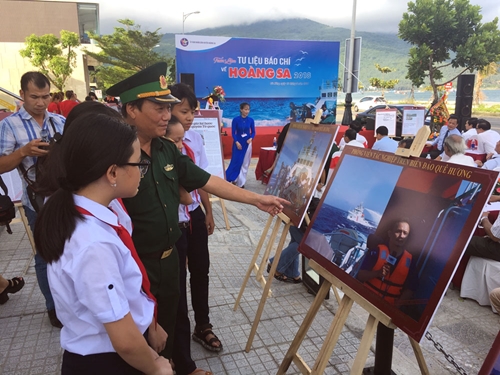 284 press documents on Truong Sa and Hoang Sa on display