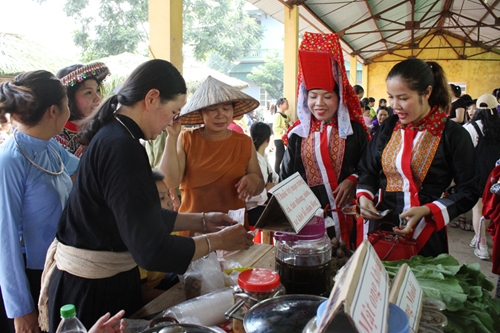 Ha Lau mountainous market in Quang Ninh province reinstated