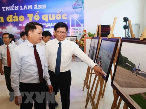Photos on Vietnam’s sea and islands displayed in Da Nang city