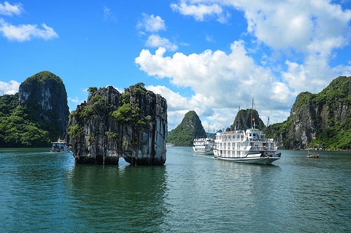 Ha Long city’s tourism services improved to attract more tourists