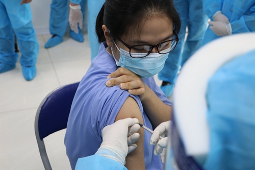 Hanoi implements a plan to vaccinate people against COVID-19