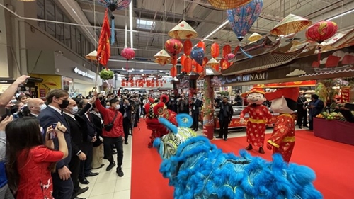 French hypermarket introduces Vietnam’s cuisine, commodities