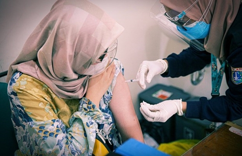 Indonesia aims to vaccinate entire target population in March