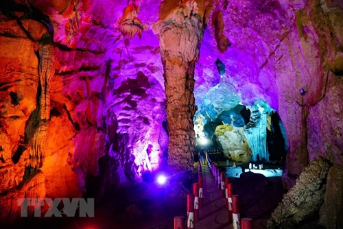 Contemplating mysterious, pristine beauty of Kho Chua La Cave