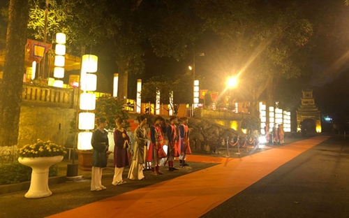 Night tour of Thang Long Imperial Citadel to return