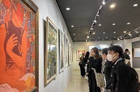 Silk paintings displayed in Ho Chi Minh for the first time