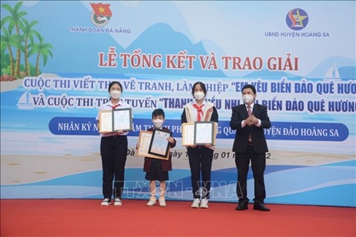 Plus de 20 000 élèves et étudiants aux concours d’études de la mer et des îles vietnamiennes