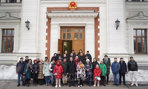 L’ambassade du Vietnam en Russie s’efforce d accueillir des ressortissants évacués d Ukraine