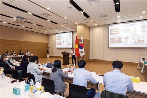 Séminaire sur la coopération avec des intellectuels vietnamiens en R de Corée