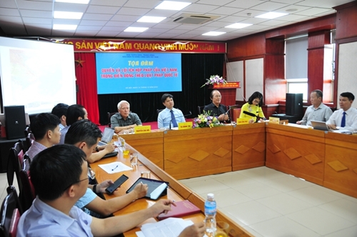 《越共电子报》举行“依据国际法越南在东海的合法权益”座谈会