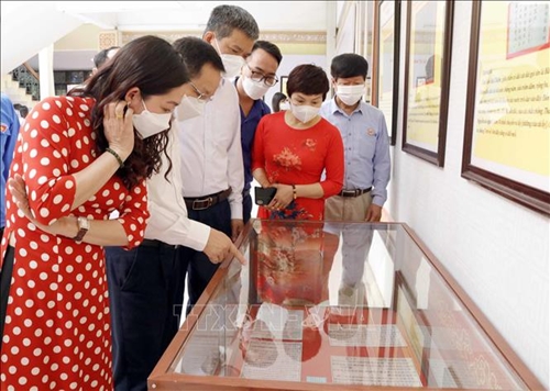 北江省举行 “黄沙和长沙归属越南——历史证据和法律依据”专题展