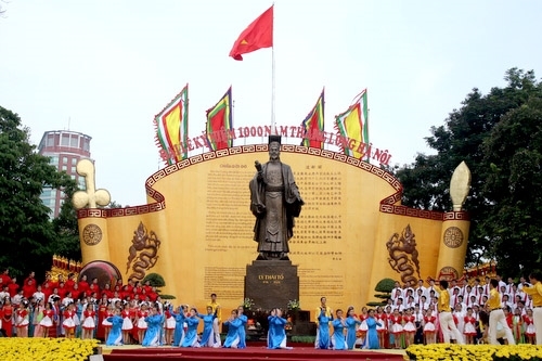 Tăng cường vệ sinh môi trường chào mừng kỷ niệm 1010 năm Thăng Long - Hà Nội và Đại hội Đảng bộ Thành phố lần thứ XVII
