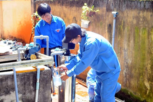 Xây dựng hệ thống lọc nước sạch cho học sinh vùng sâu