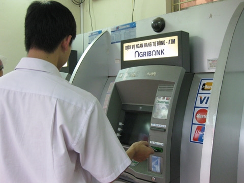 Cần nâng cao hơn nữa chất lượng dịch vụ trên ATM
