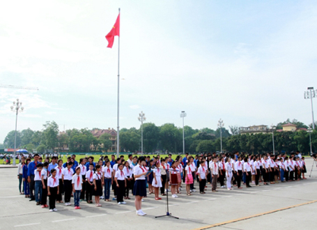 National Assembly Vice Chairwoman meets 72 outstanding young pioneers