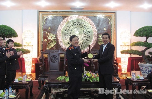 Viện trưởng Viện KSND Tối cao - Nguyễn Hòa Bình thăm và chúc tết tỉnh Bạc Liêu