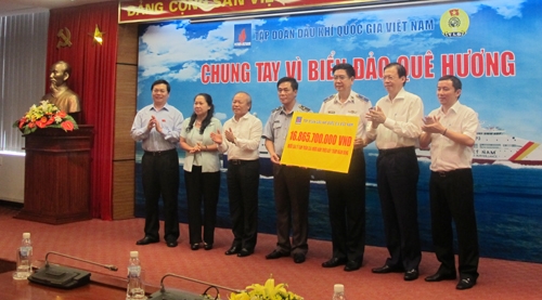 PVN ủng hộ gần 17 tỷ đồng cho Cảnh sát biển và lực lượng Kiểm ngư Việt Nam