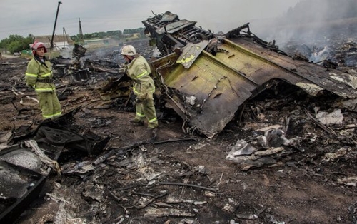 Thông tin mới nhất về vụ máy bay của Malaysia bị rơi tại miền Đông Ukraine