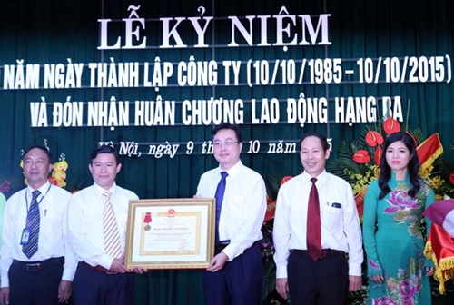 Công ty TNHH MTV Phát triển Du lịch – Dịch vụ thanh niên Việt Nam nhận Huân chương lao động hạng Ba