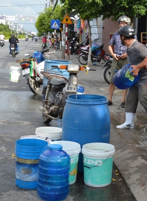 Kiên Giang Người dân khổ vì thiếu nước sinh hoạt