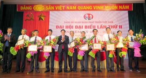 Xây dựng Đảng bộ Ngân hàng Phát triển Việt Nam trong sạch, vững mạnh