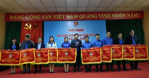 Tuổi trẻ Việt Nam tự hào tiến bước dưới cờ Đảng