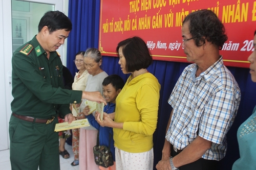 Bộ đội Biên phòng Đà Nẵng tặng quà Tết cho hộ nghèo địa bàn biên giới