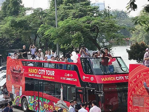 TP Hồ Chí Minh lần đầu tiên sử dụng xe buýt mui trần phục vụ du khách